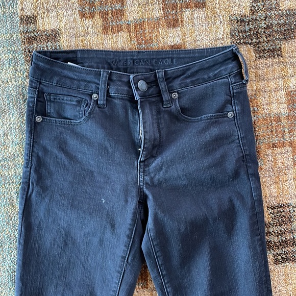 AE SKINNY like new soft stretchy Jeans 6R - Picture 2 of 7